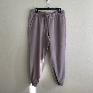 Lululemon on the fly jogger size 10